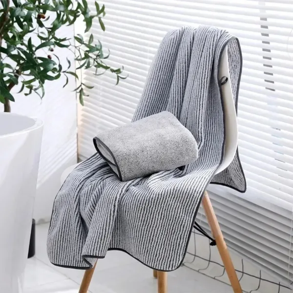 Bath Towel for Gym, Spa, and Home Thickened Microfiber - Image 3