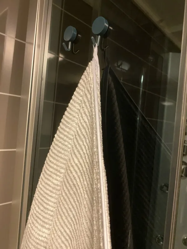 Bath Towel for Gym, Spa, and Home Thickened Microfiber - Image 9
