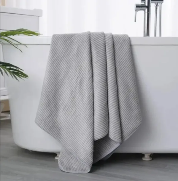 Bath Towel for Gym, Spa, and Home Thickened Microfiber - Image 7